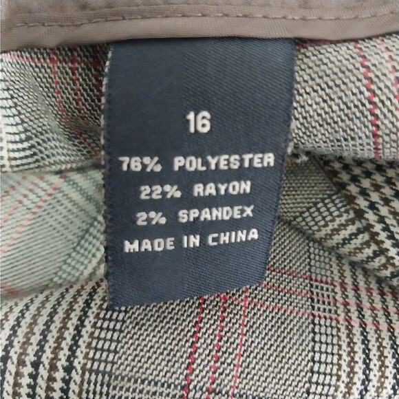 NWOT! LANE BRYANT! BLACK/WHITE/RED MICROPLAID KNEE LENGTH WALKING SHORTS! SZ 16 - Picture 7 of 9